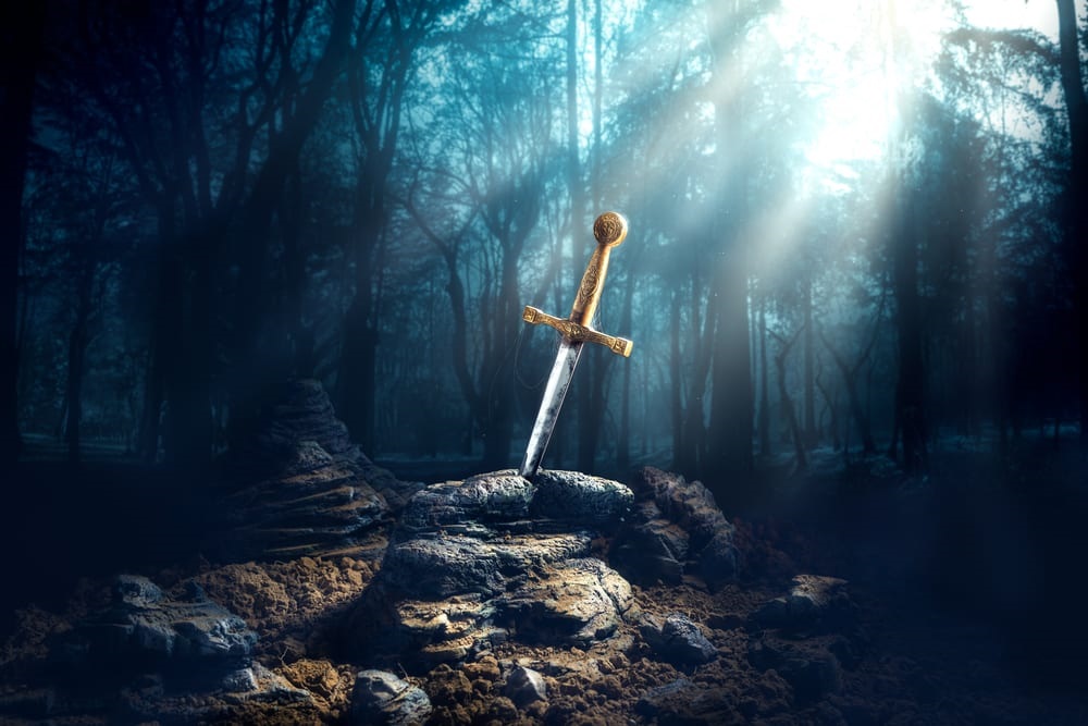 Truyền thuyết thanh gươm Excalibur của vua Arthur