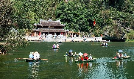 Thần Hồ trong thắng cảnh Hương Sơn